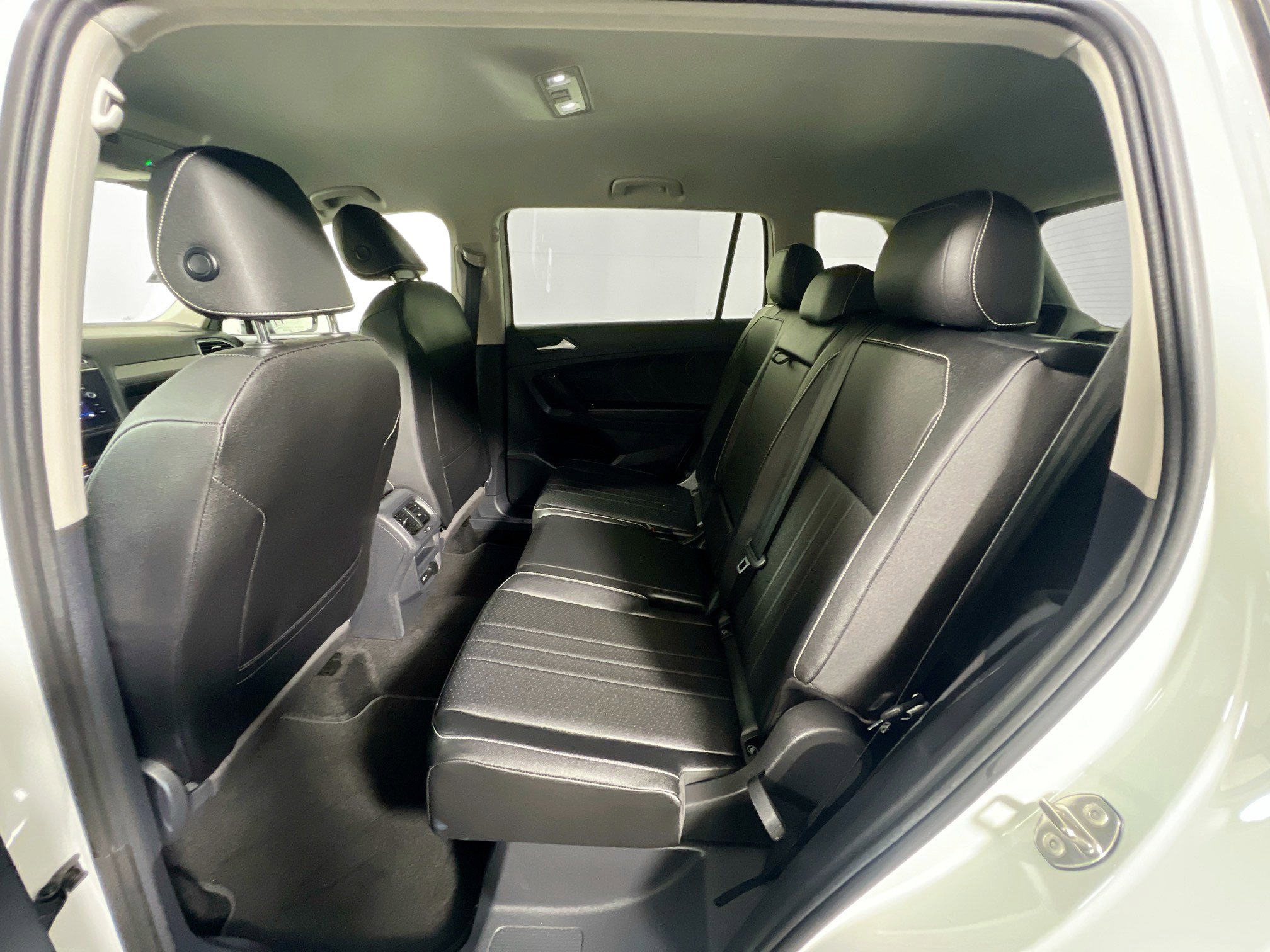 Used 2023 Volkswagen Tiguan SE image 29