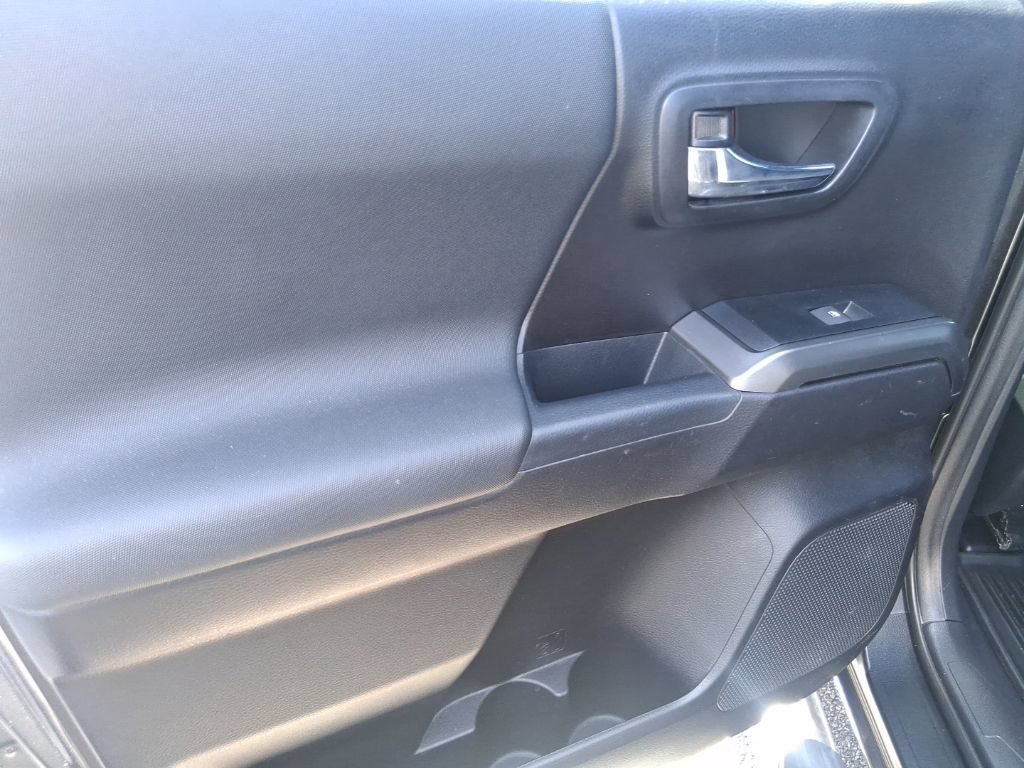 Used 2020 Toyota Tacoma TRD Off-Road AWD/4WD image 16