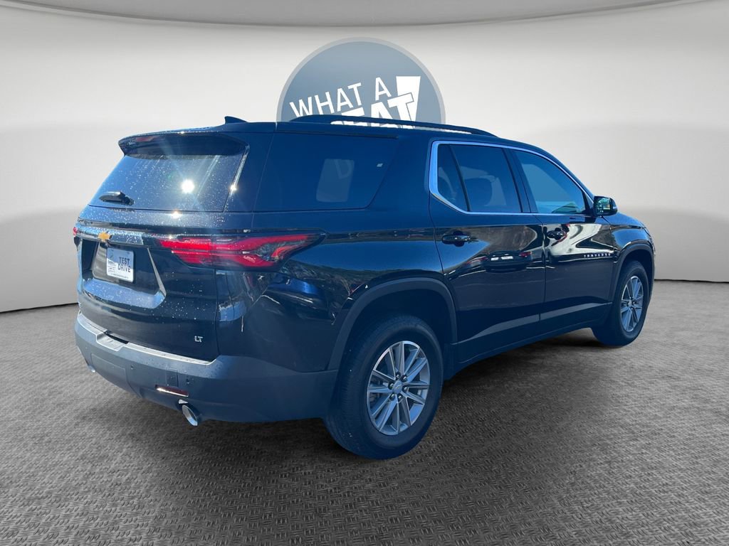 Used 2023 Chevrolet Traverse LT image 3