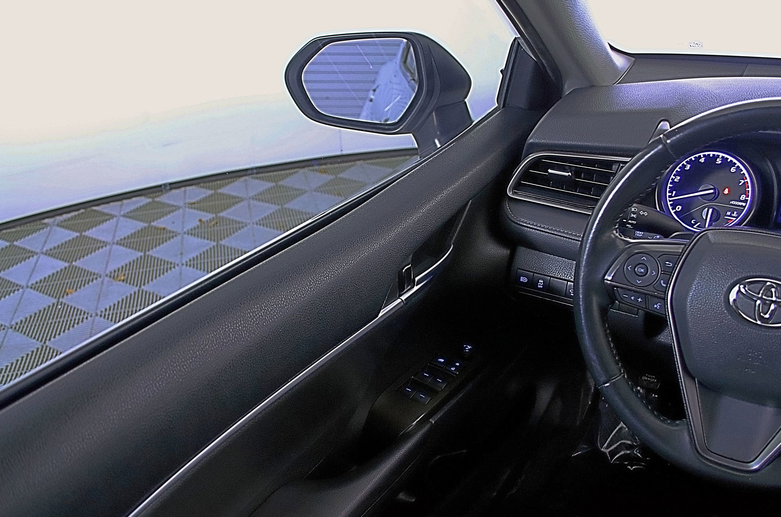 Used 2023 Toyota Camry SE image 19