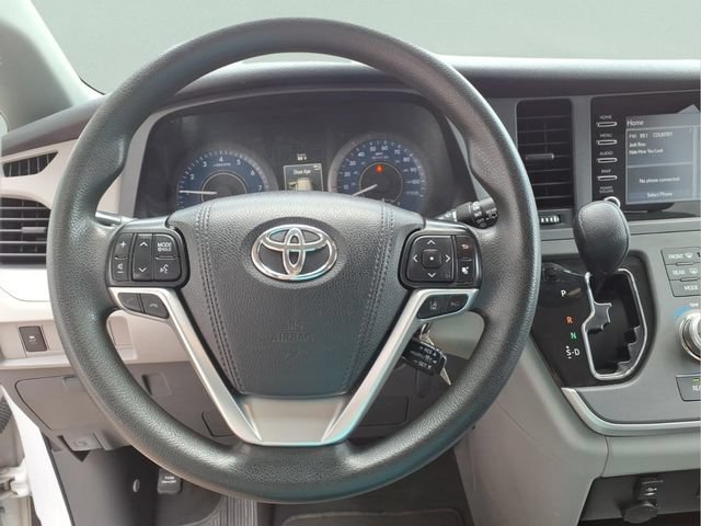 Used 2020 Toyota Sienna L FWD image 15