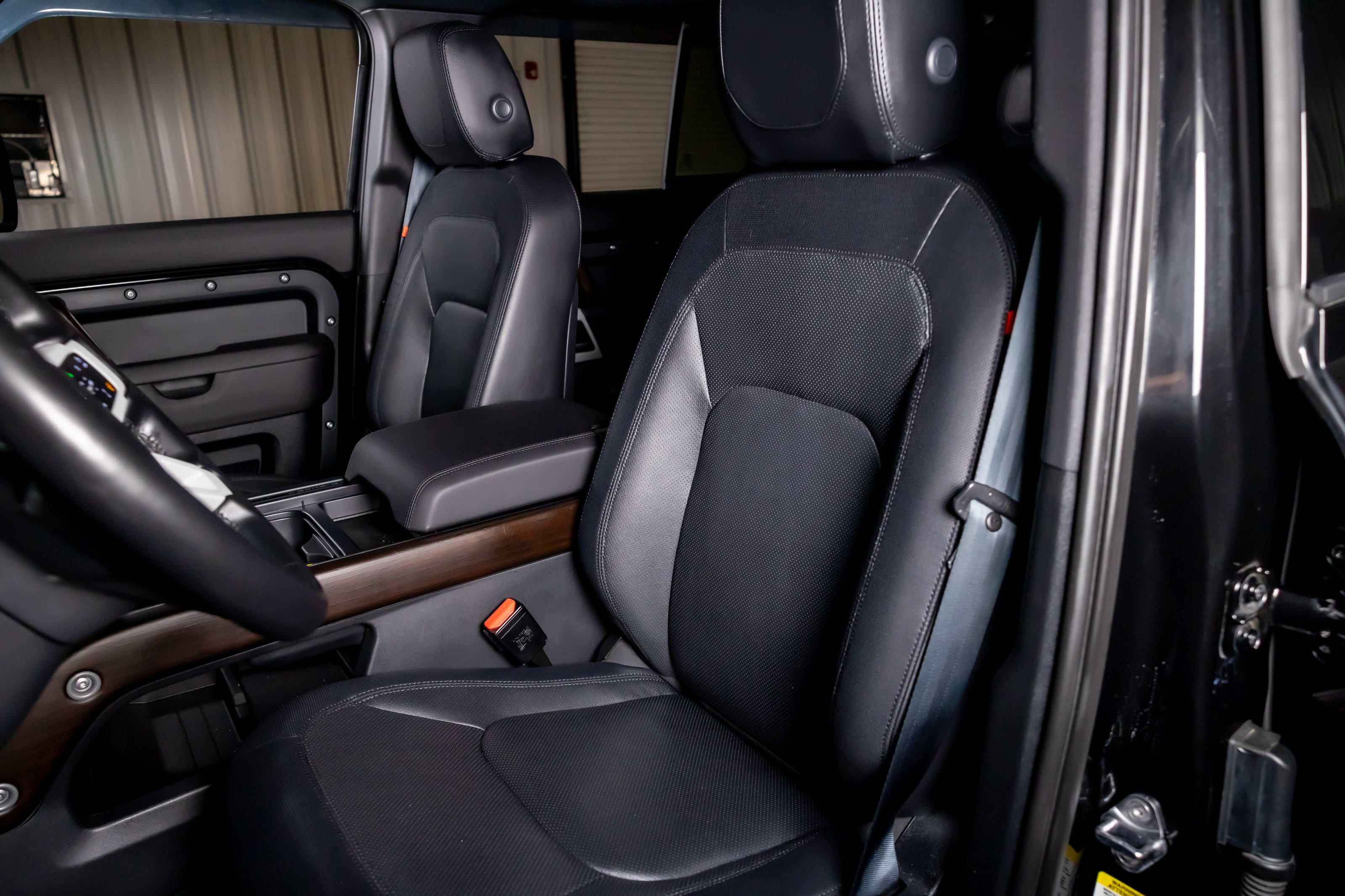 Used 2024 Land Rover Defender 110 X-Dynamic SE image 4