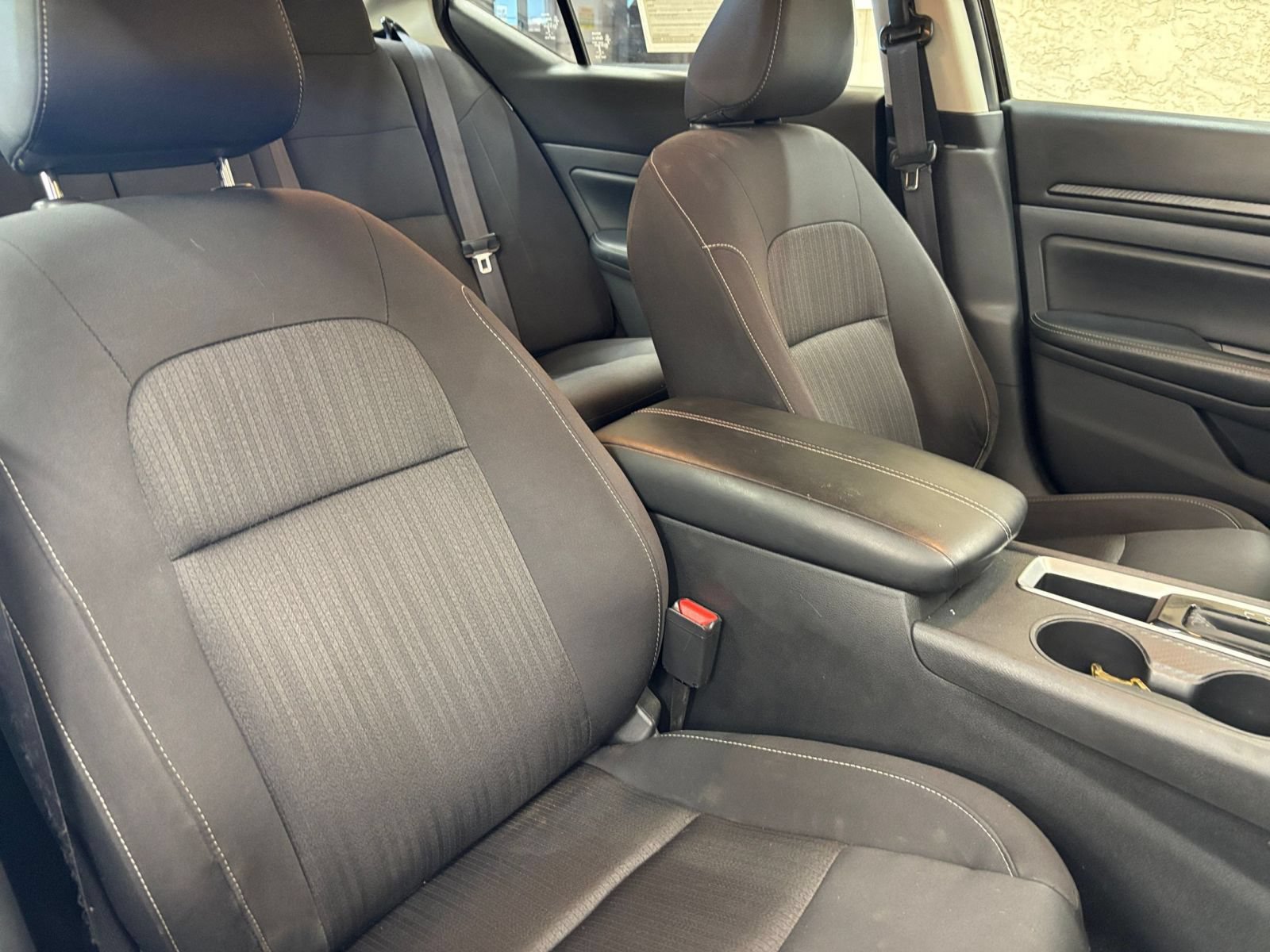 Used 2025 Nissan Altima 2.5 SV FWD image 35