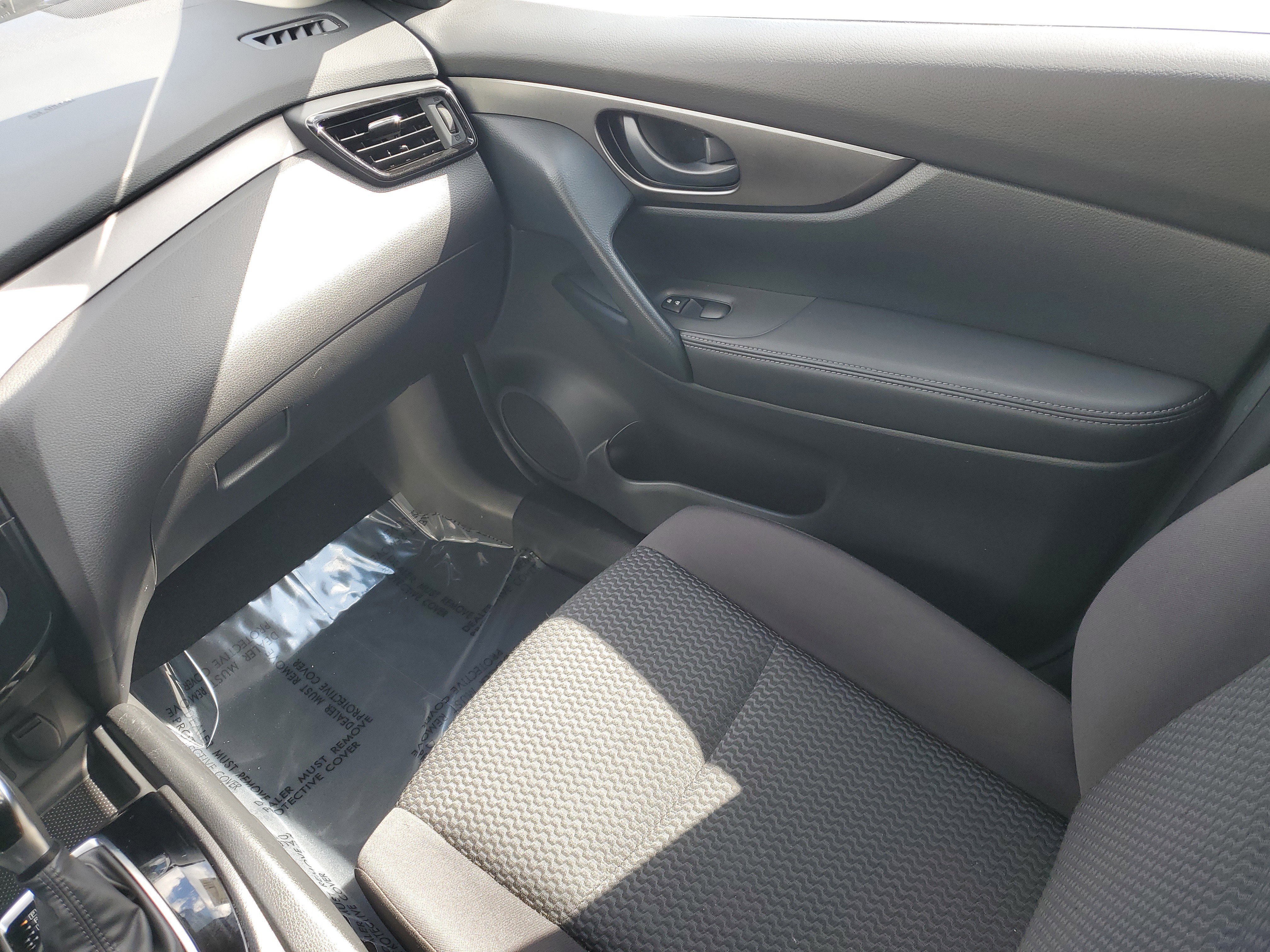 Used 2020 Nissan Rogue Sport S image 18