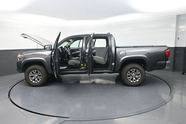 Used 2018 Toyota Tacoma SR5 RWD image 44