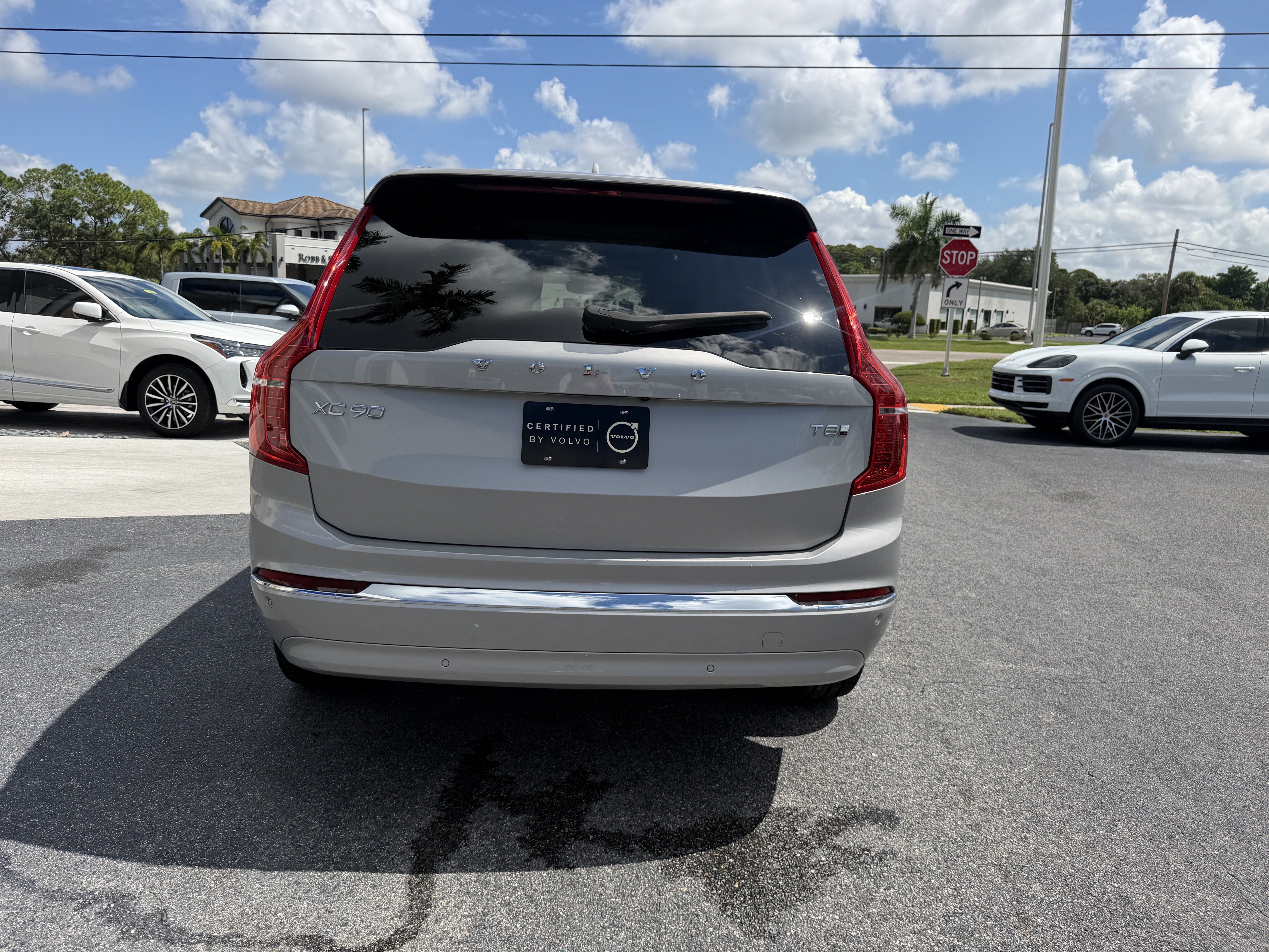 Certified 2025 Volvo XC90 T8 Core w/ Protection Package AWD/4WD image 4