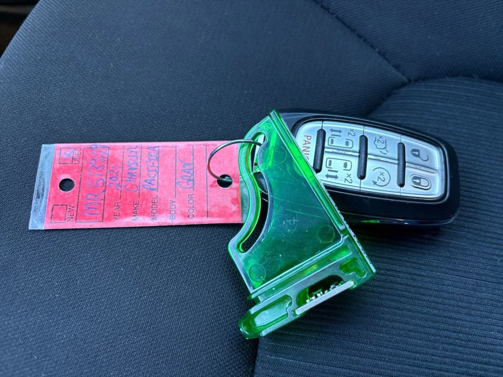 Used 2021 Chrysler Pacifica Touring w/ S Appearance Package image 26