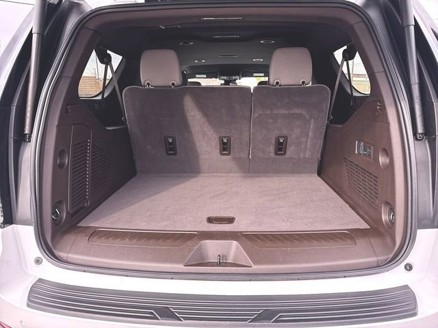 Used 2025 Chevrolet Suburban LT w/ Comfort Package image 26