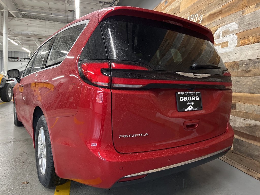 New 2026 Chrysler Pacifica Select image 21