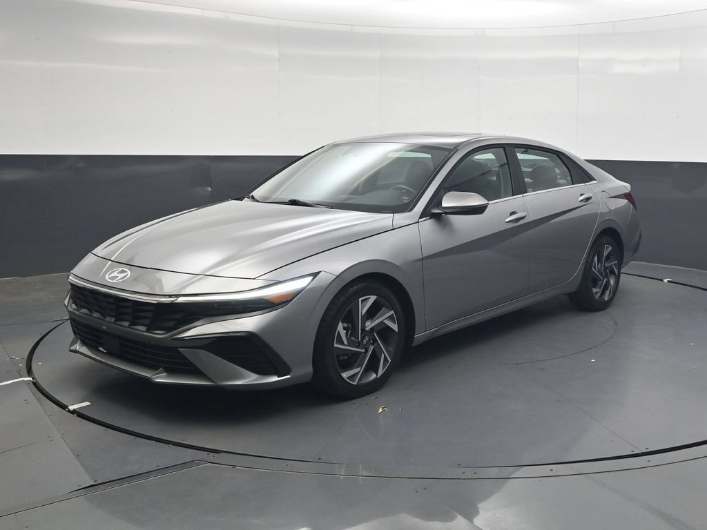 Used 2025 Hyundai Elantra Limited FWD image 8