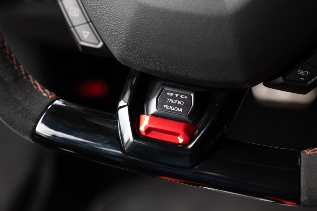 Used 2022 Lamborghini Huracan STO image 34