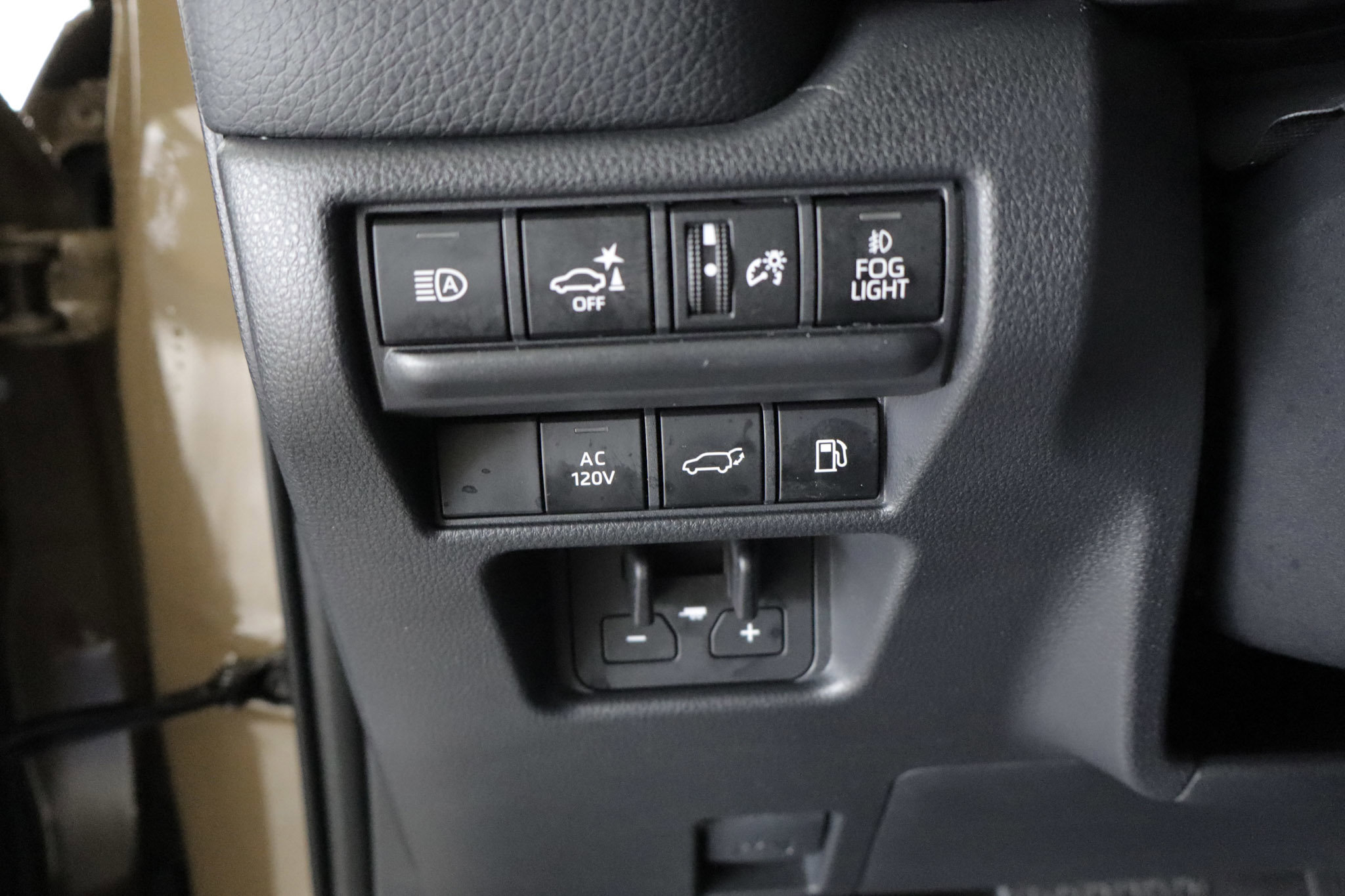 Used 2025 Toyota Land Cruiser w/ Premium Package AWD/4WD image 18