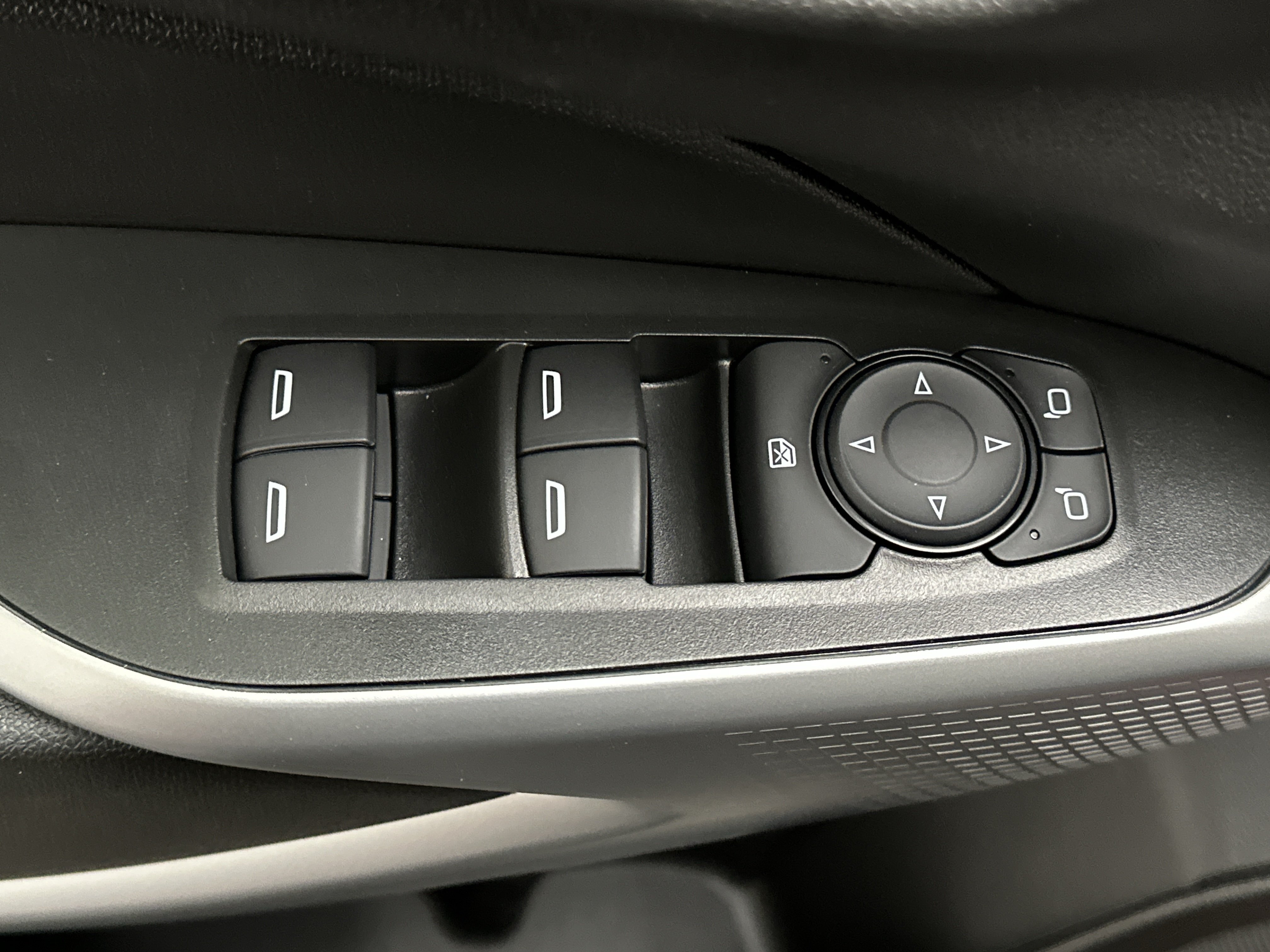 Used 2025 Chevrolet Trax RS FWD image 17