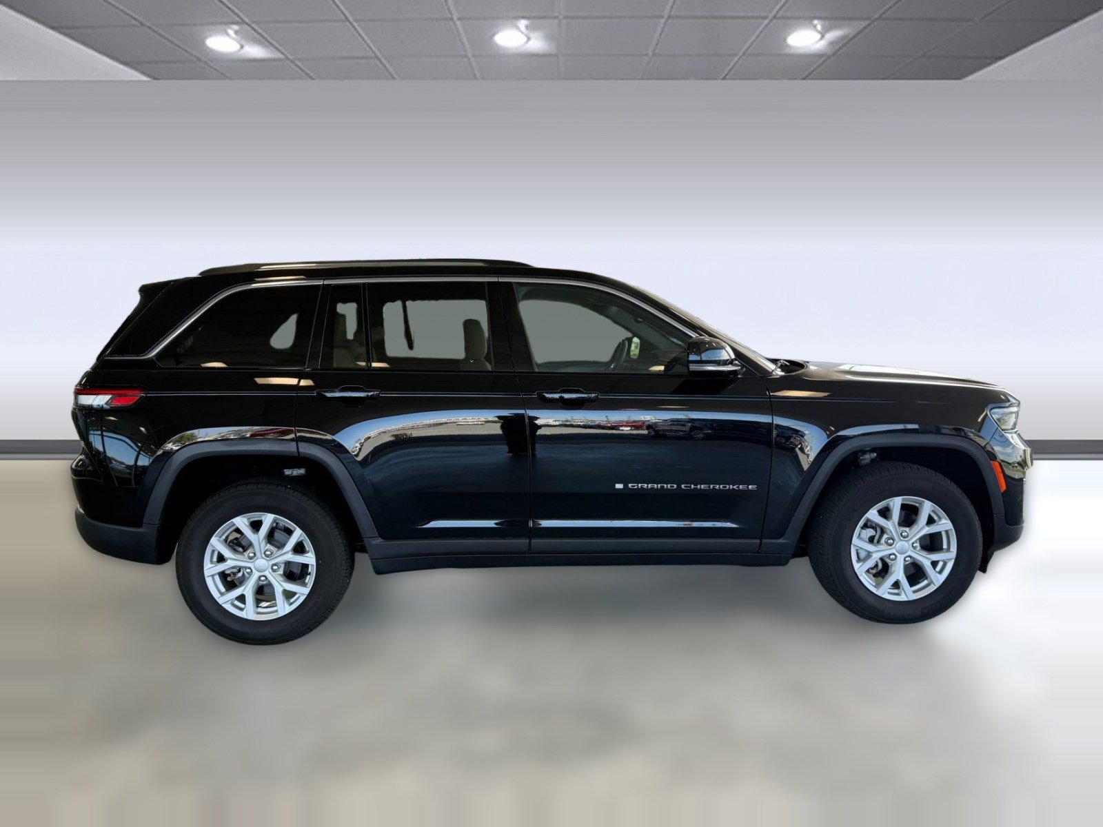 Used 2023 Jeep Grand Cherokee Limited AWD/4WD image 8