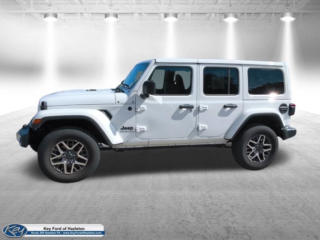 Used 2025 Jeep Wrangler Unlimited Sahara AWD/4WD image 7