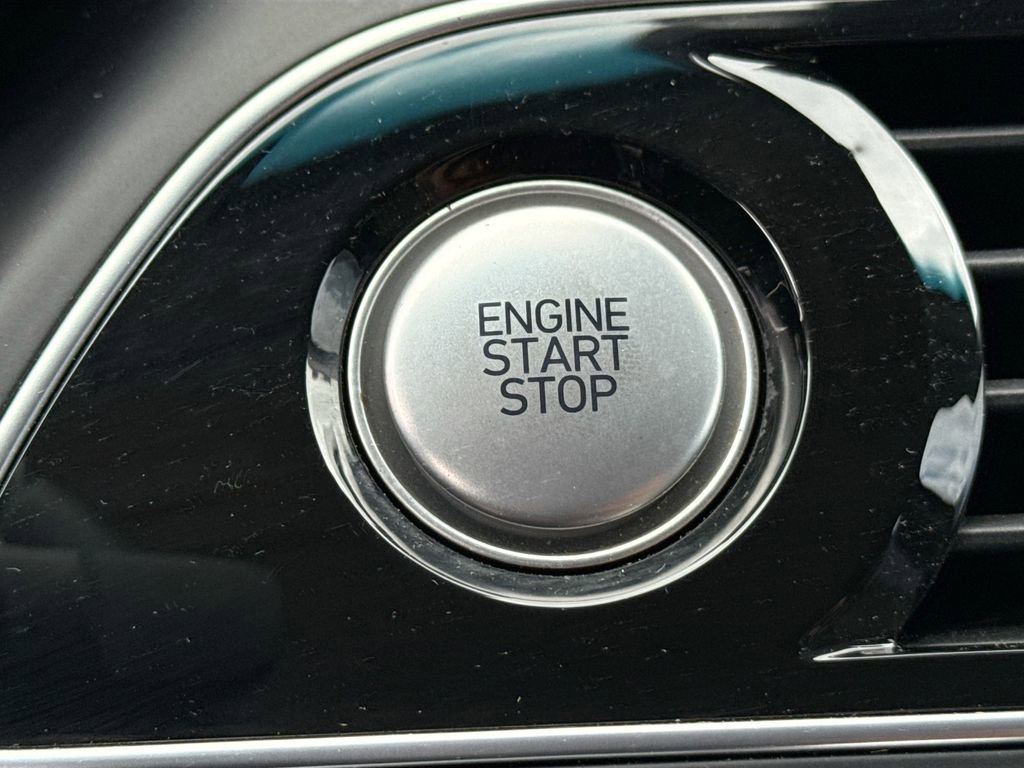 Used 2020 Genesis G70 2.0T image 35