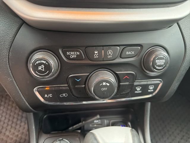 Used 2016 Jeep Cherokee Trailhawk w/ Cold Weather Group image 12