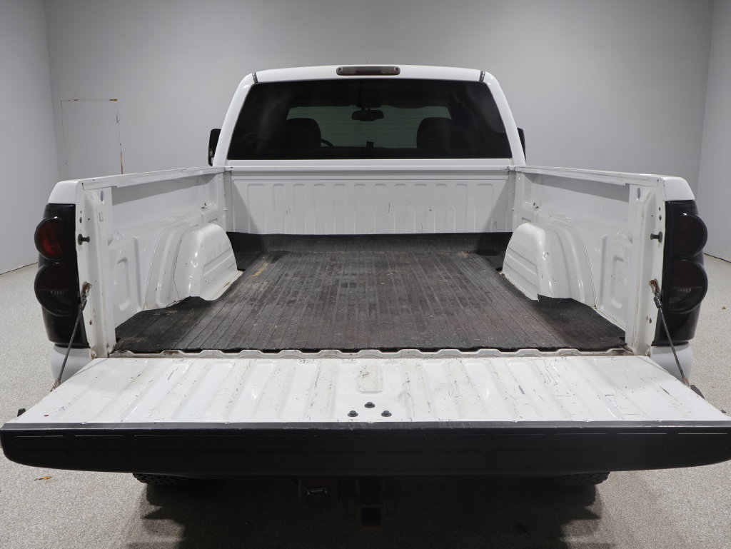 Used 2004 Chevrolet Silverado 1500 LS w/ Light Duty Power Package AWD/4WD image 8