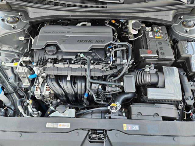Used 2026 Hyundai Elantra SE FWD image 21