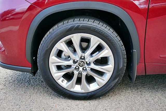 Used 2023 Toyota Highlander Limited FWD image 14