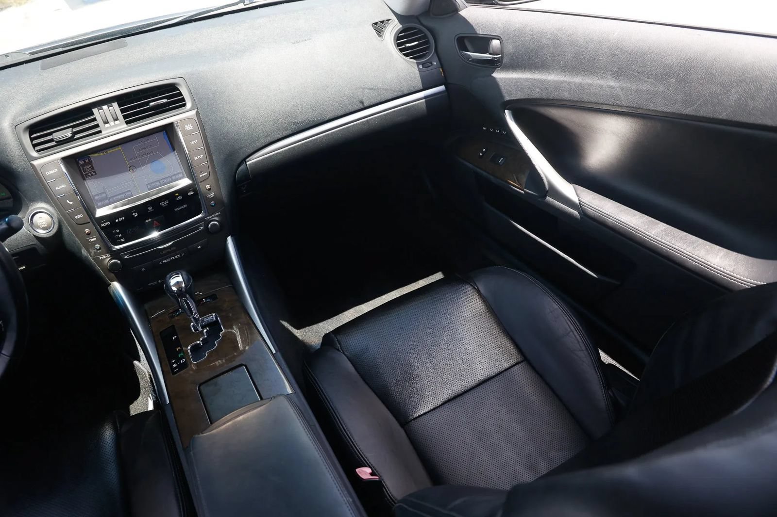 Used 2014 Lexus IS 250C w/ Luxury Package RWD image 13