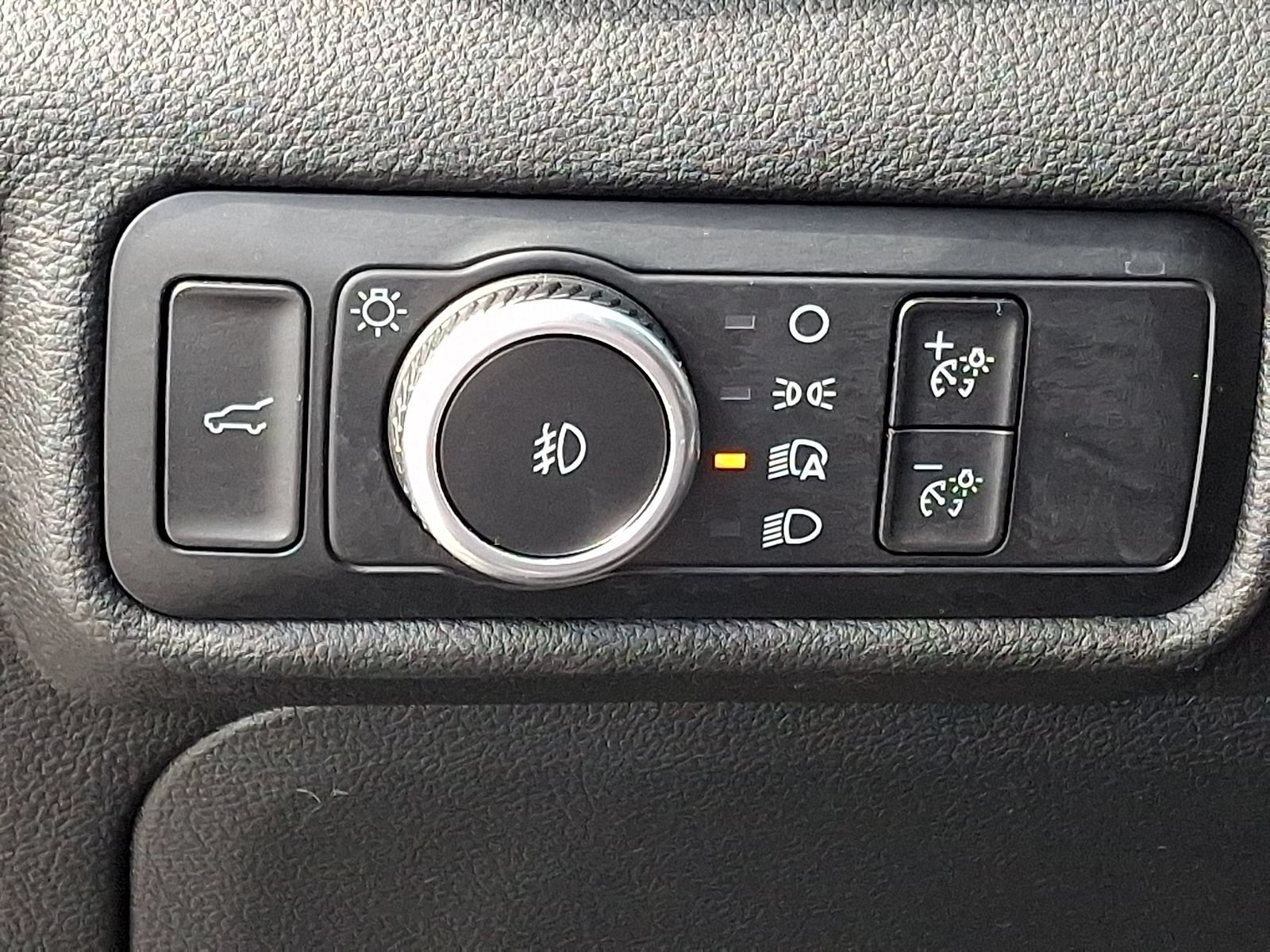 Used 2023 Ford Explorer XLT w/ Equipment Group 202A AWD/4WD image 25