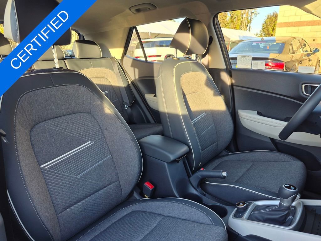 Used 2025 Hyundai Venue Limited image 33
