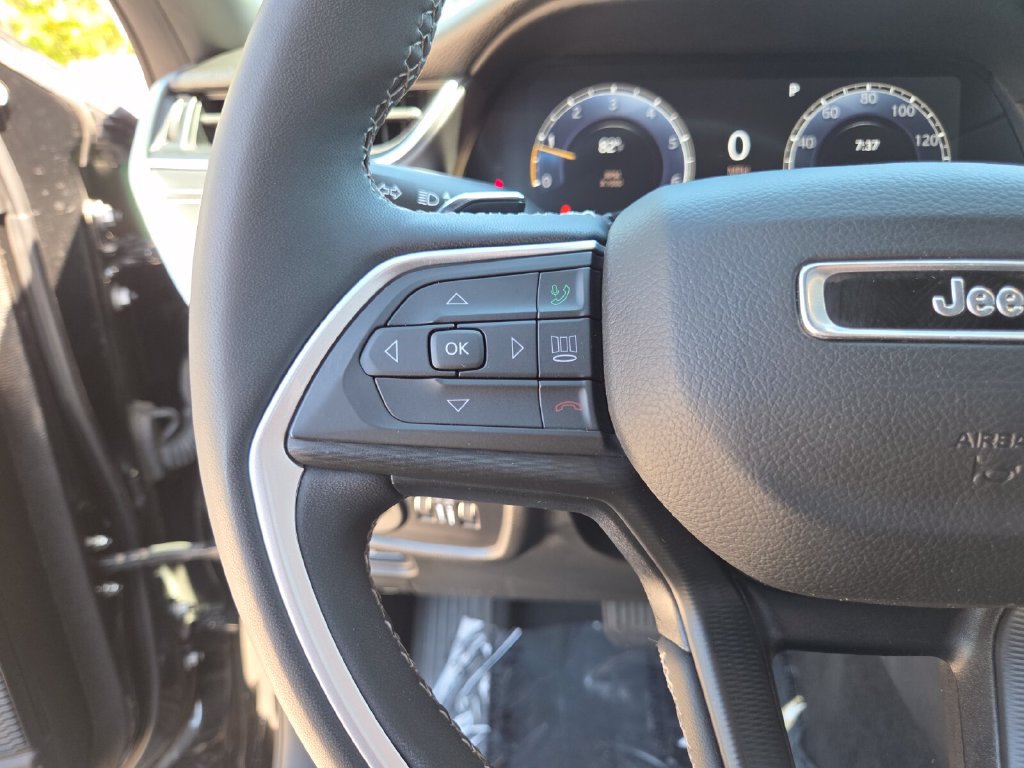 Certified 2024 Jeep Grand Cherokee L Altitude AWD/4WD image 35