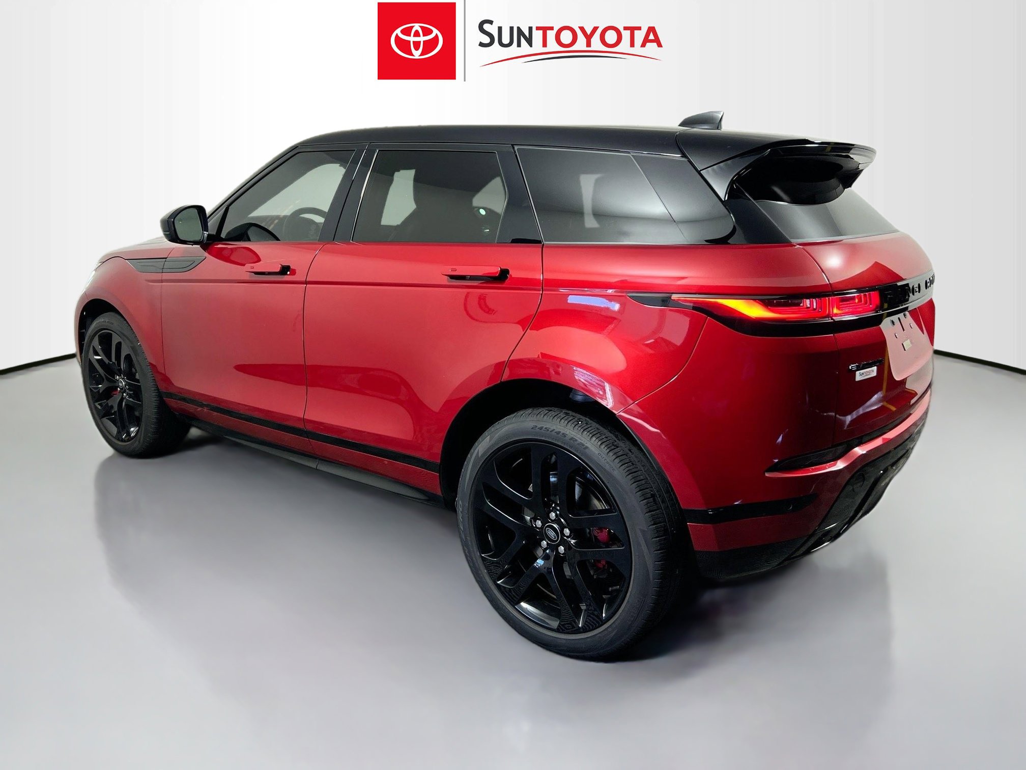 Used 2023 Land Rover Range Rover Evoque R-Dynamic SE image 6