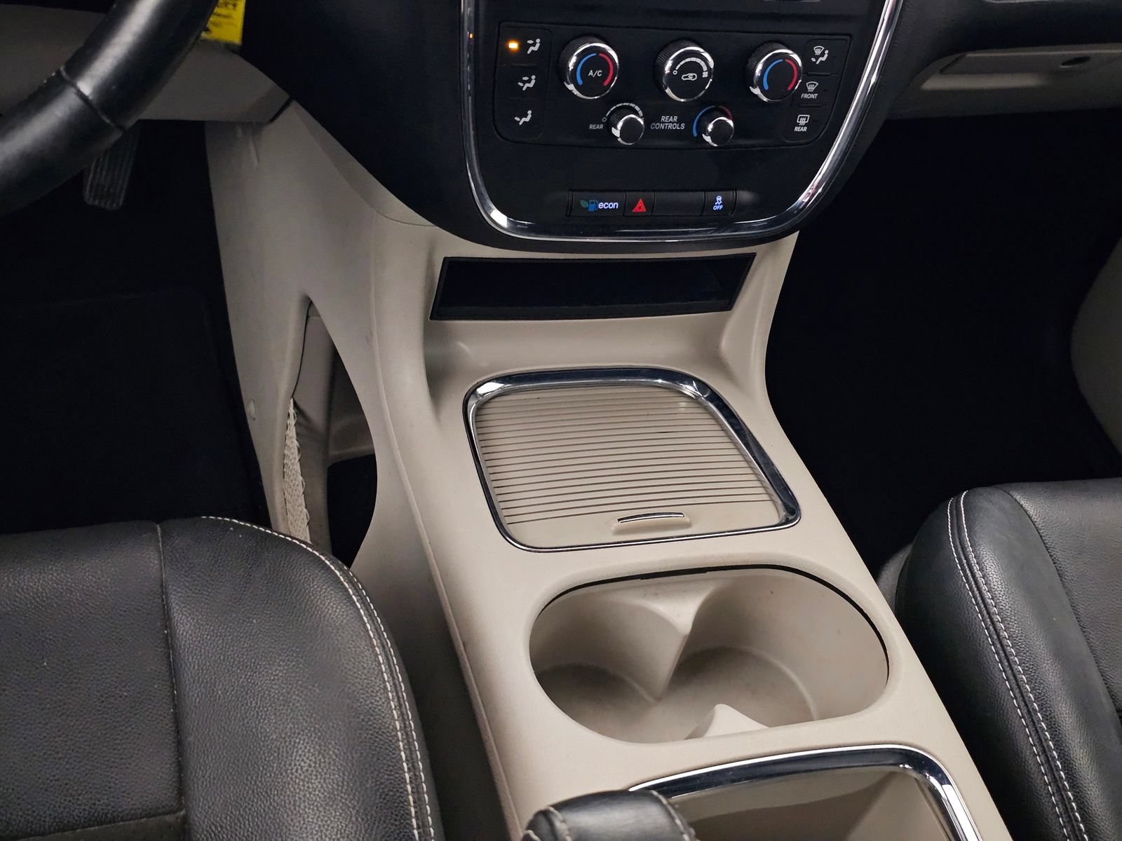 Used 2019 Dodge Grand Caravan SXT FWD image 11