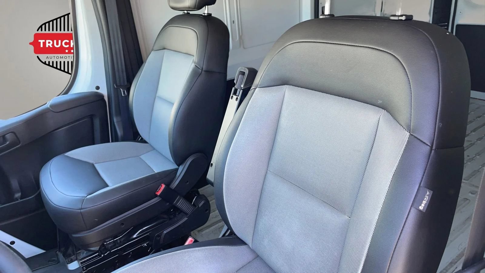 Used 2025 RAM ProMaster 2500 w/ Convenience Group FWD image 25