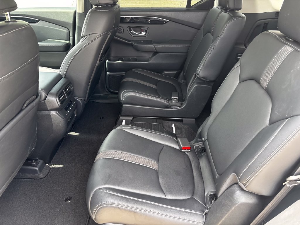 Used 2025 Honda Pilot Touring image 17
