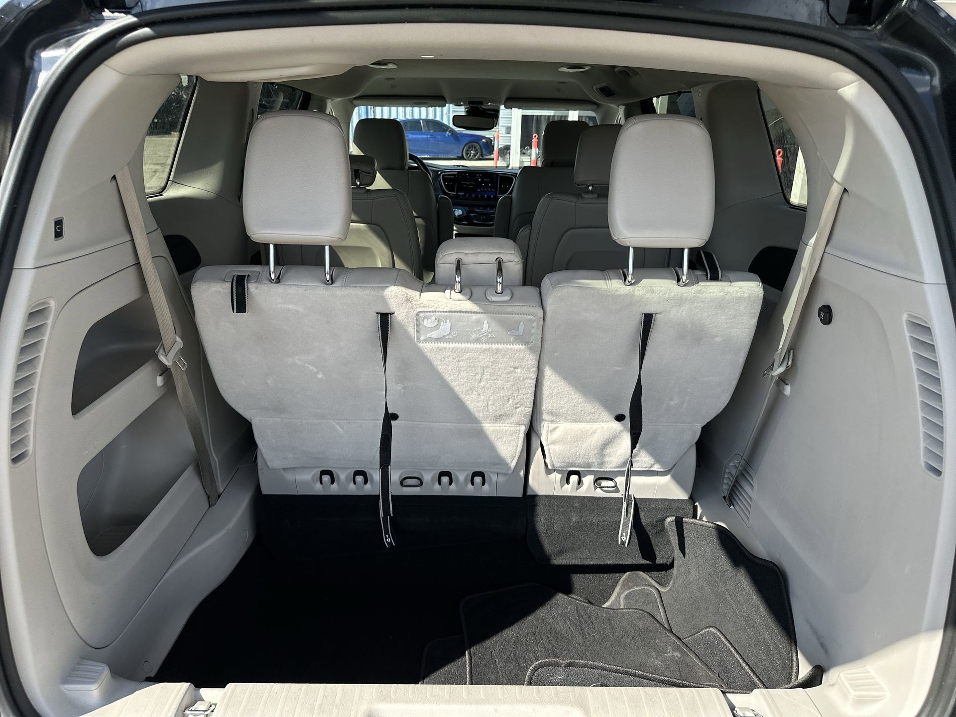 Used 2021 Chrysler Pacifica Touring-L FWD image 19