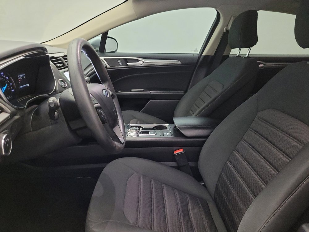 Used 2020 Ford Fusion SE image 17