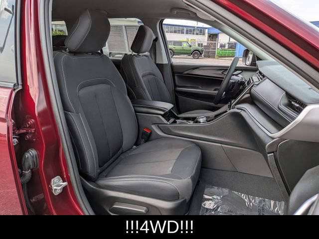Used 2023 Jeep Grand Cherokee Laredo AWD/4WD image 23