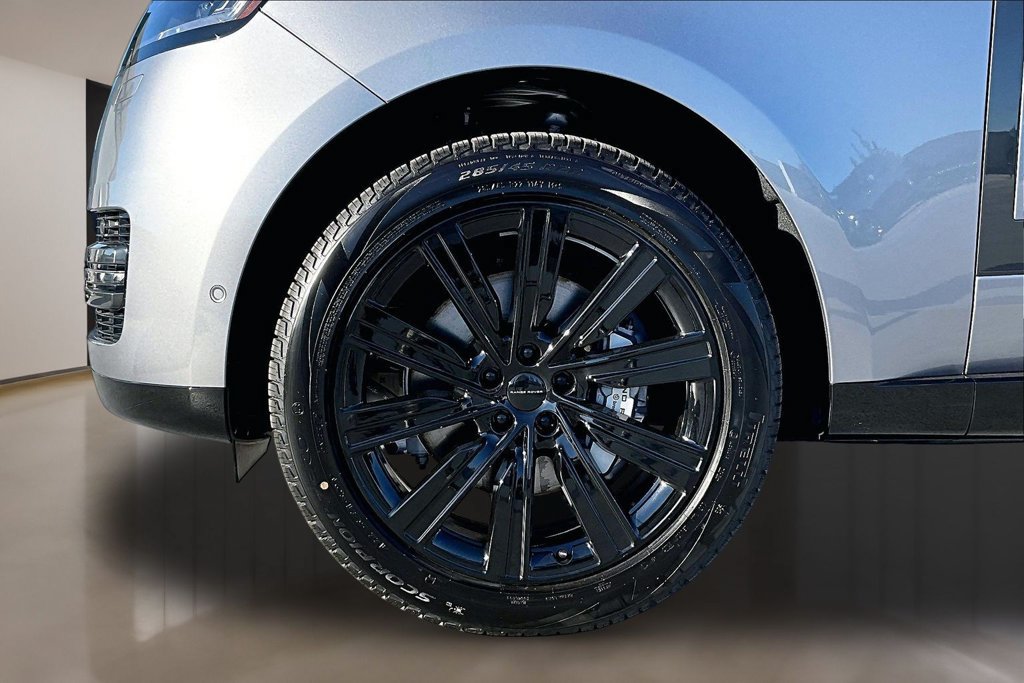 New 2026 Land Rover Range Rover Long Wheelbase SE AWD/4WD image 13
