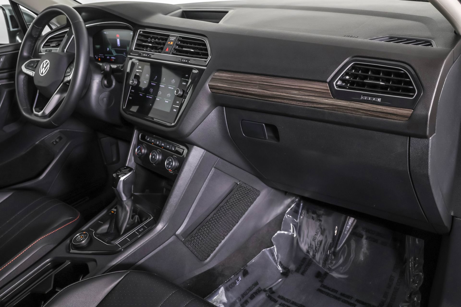 Used 2024 Volkswagen Tiguan Wolfsburg Edition image 43