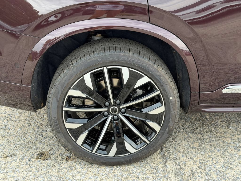 New 2026 Volvo XC90 T8 Plus w/ Protection Package Premier AWD/4WD image 6