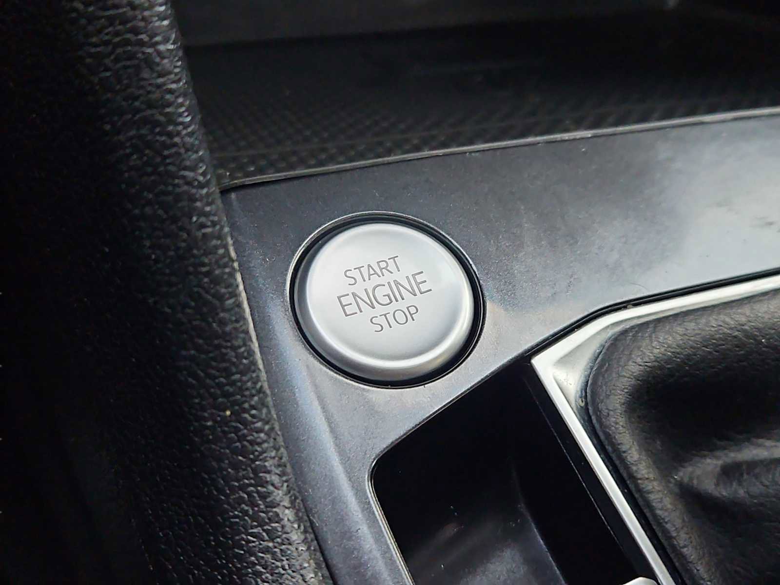 Used 2022 Volkswagen Tiguan SE w/ Panoramic Sunroof Package image 23