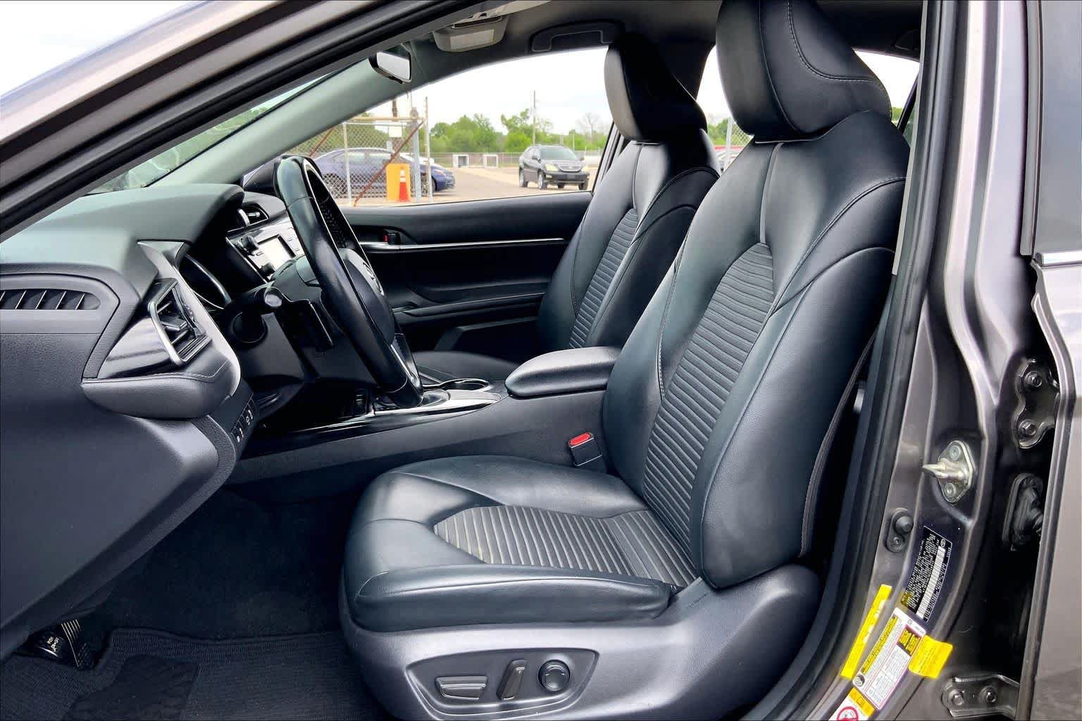 Used 2019 Toyota Camry SE FWD image 8