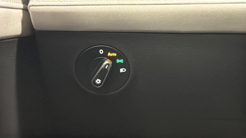 Used 2025 Volkswagen Taos SE w/ Panoramic Sunroof Package image 31