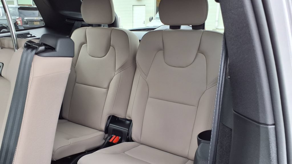 New 2026 Volvo XC90 B6 Plus w/ Protection Package Premier AWD/4WD image 17