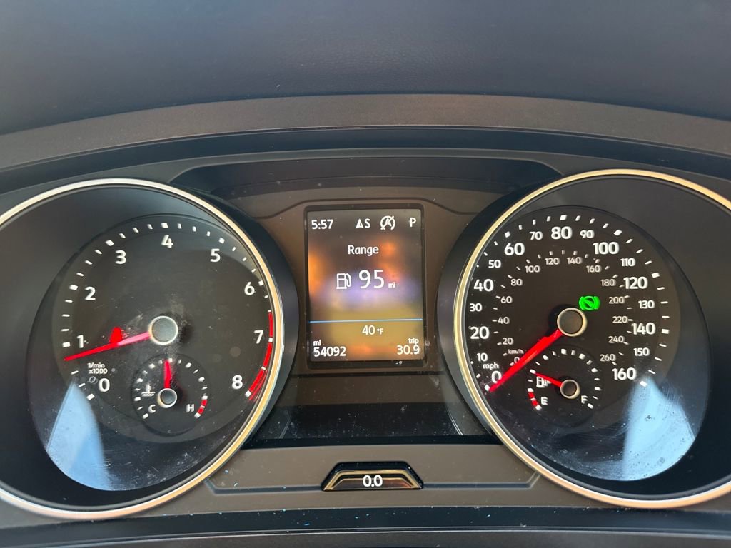 Used 2021 Volkswagen Tiguan SE w/ Panoramic Sunroof Package image 25