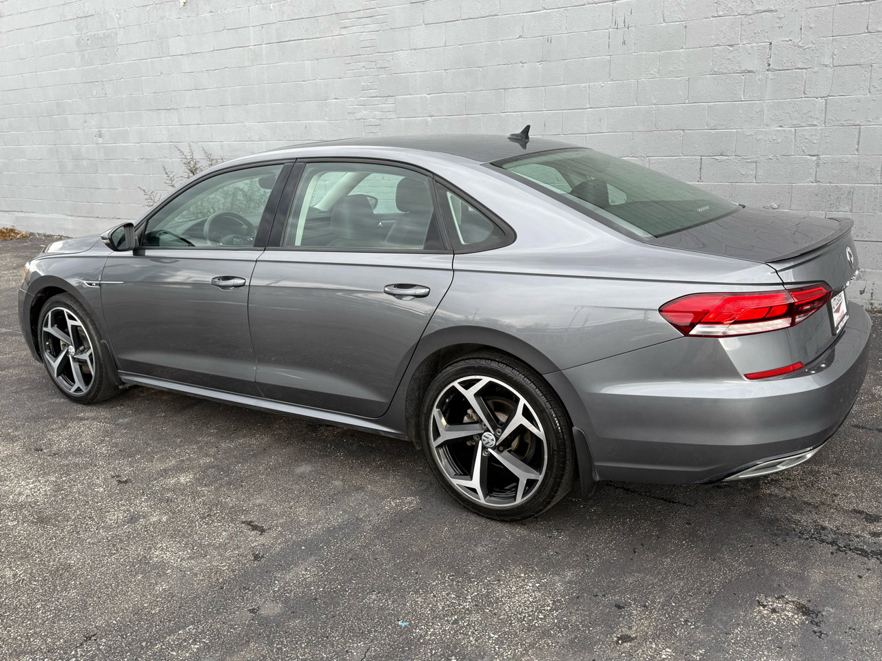 Used 2020 Volkswagen Passat 2.0T R-Line image 11