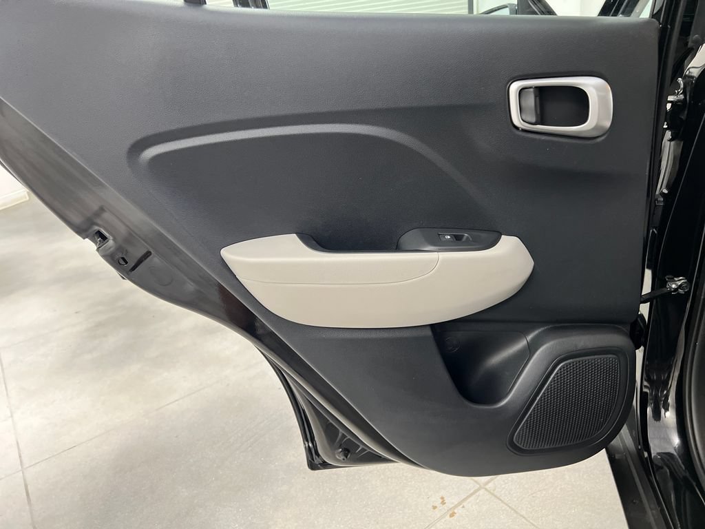 Used 2025 Hyundai Venue SEL FWD image 19