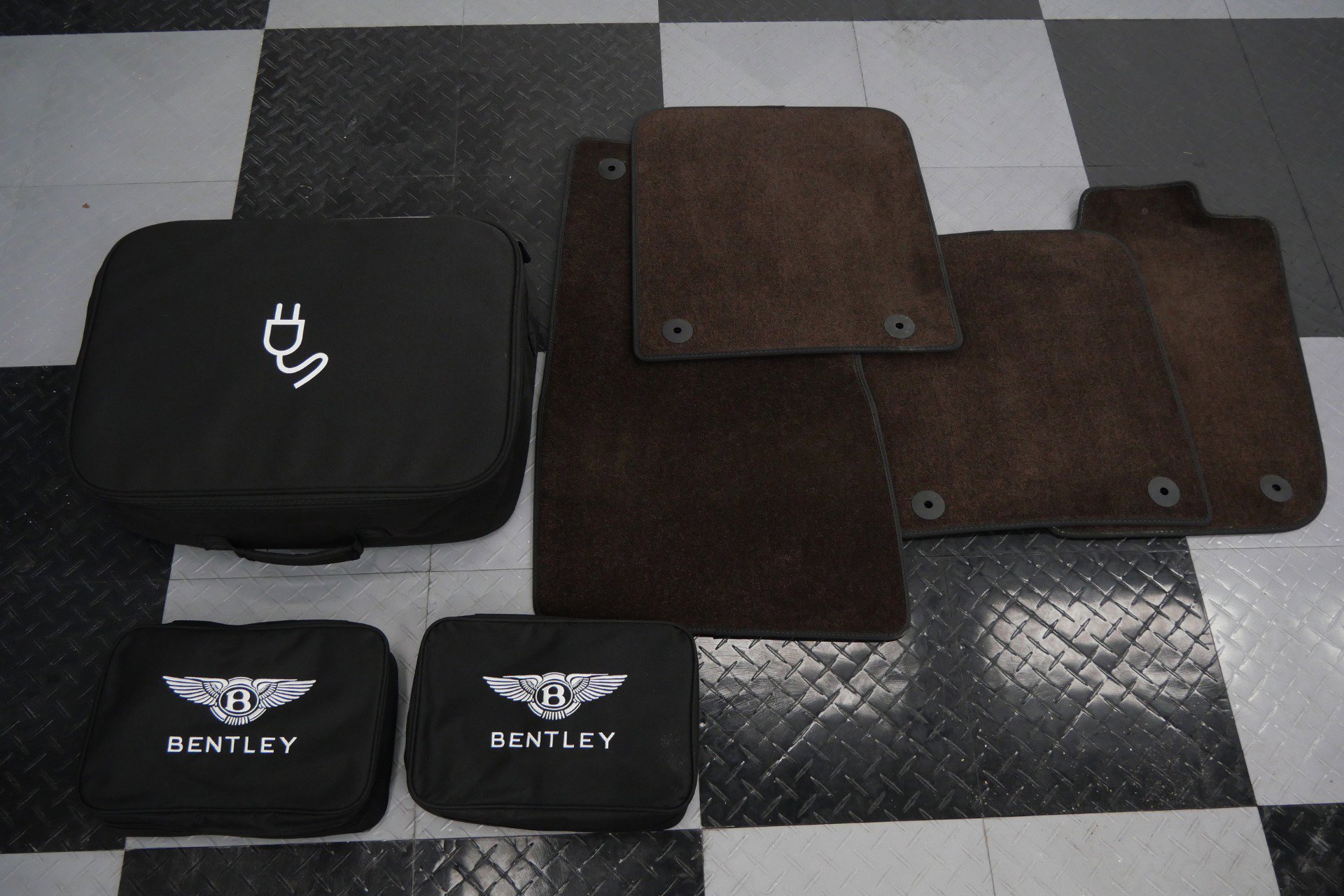 Used 2022 Bentley Flying Spur Plug-In Hybrid image 48