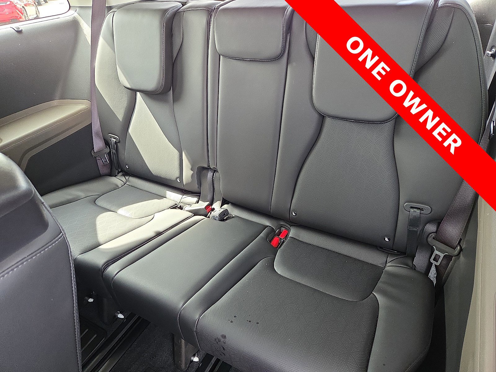 Used 2025 Kia Carnival EX image 10