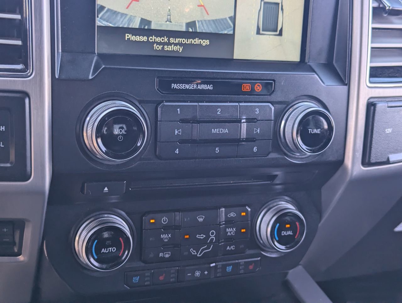 Used 2018 Ford F450 Platinum w/ Platinum Ultimate Package AWD/4WD image 24