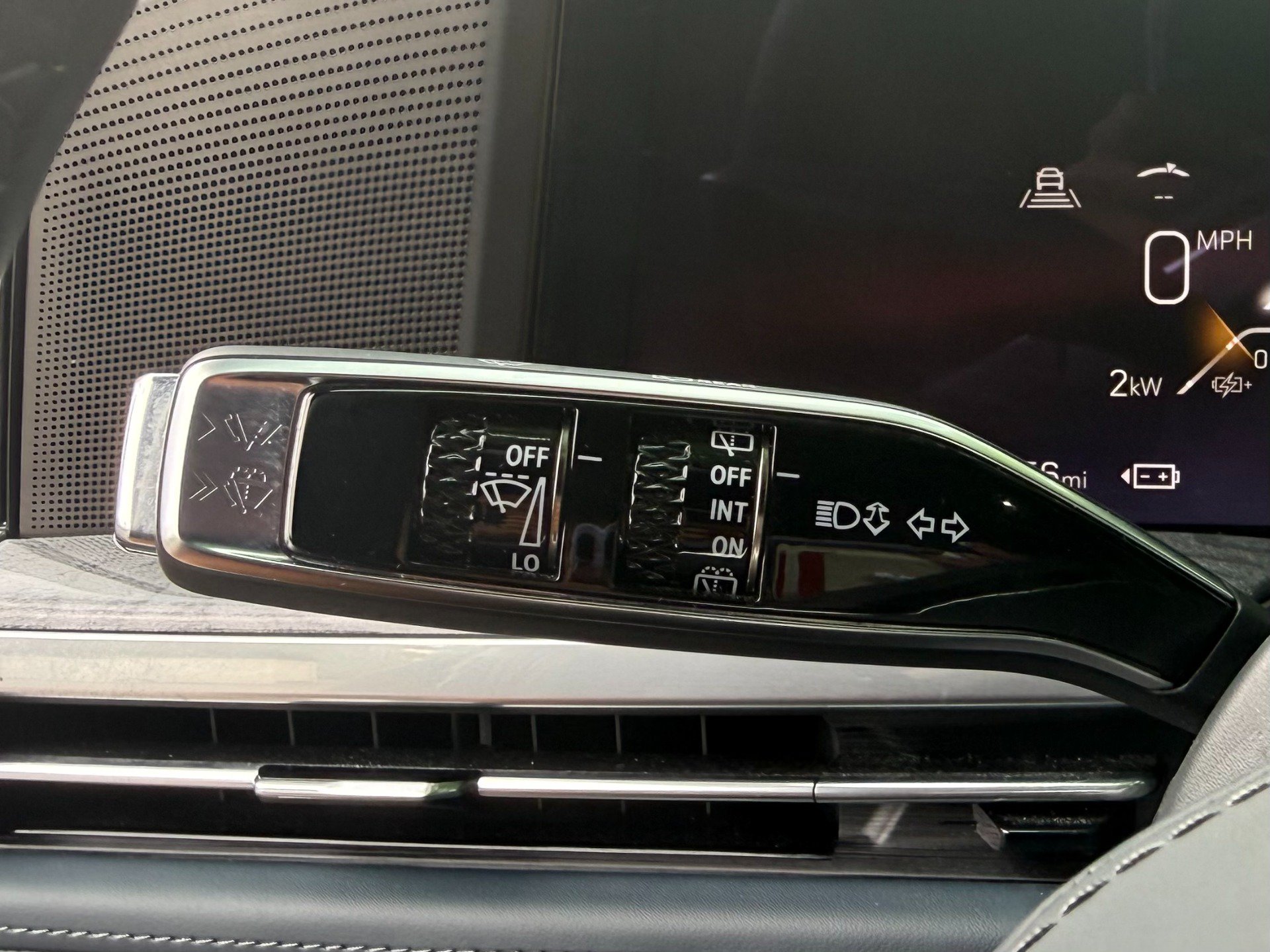 Used 2025 Cadillac Escalade IQ Luxury 2 w/ LPO, Premium Carpet Package AWD/4WD image 40