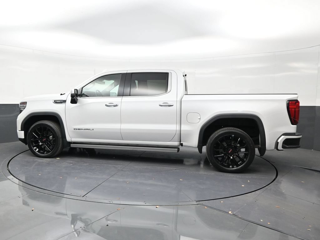 Used 2023 GMC Sierra 1500 Denali w/ Denali Carbonpro Edition AWD/4WD image 2